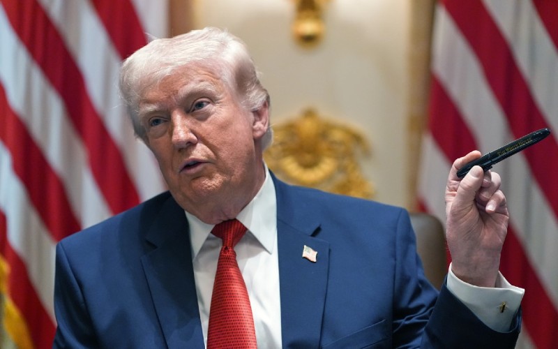 Defense expert: Hard to tell where dual-track Iran approach is headed