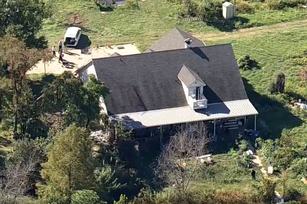 Texas deputy killed and police officer wounded while serving warrants