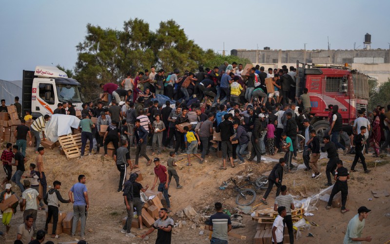 Gaza aid landed at U.S.-built floating pier promptly looted