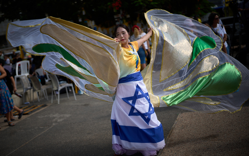 Israel expects hostages to be freed from Gaza 'in a few hours' as ceasefire holds