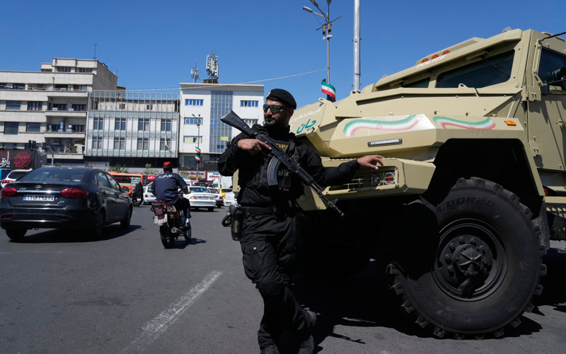 Trump dispatches Witkoff and Kushner to Pakistan for new talks with Iran