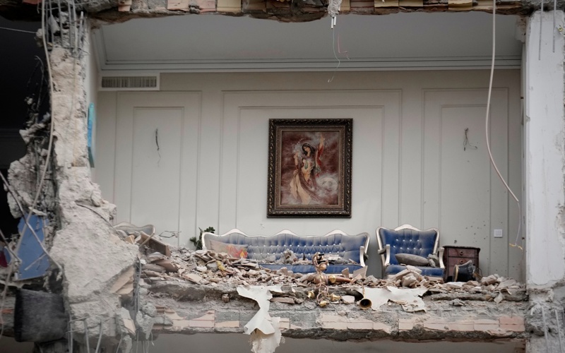 Strikes hit Iran, and Tehran targets Israel and Gulf states, amid talks to end war