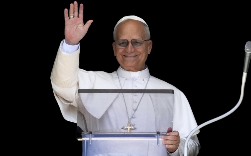 Pope joins Democrats in blaming guns for latest school shooting