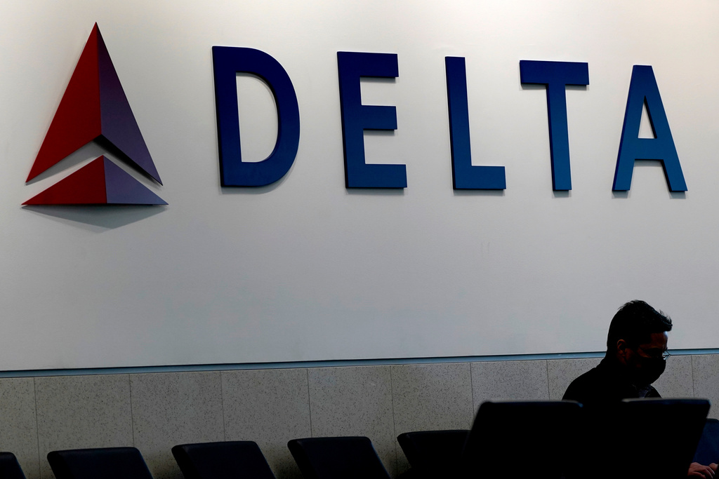 Delta jets have a 'low-speed collision' on LaGuardia taxiway, injuring 1