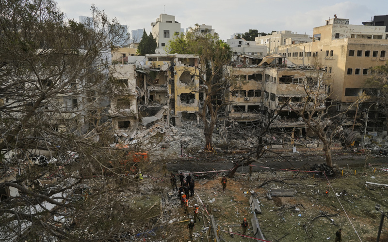 Iran launches a new wave of missile attacks against Israeli civilian targets