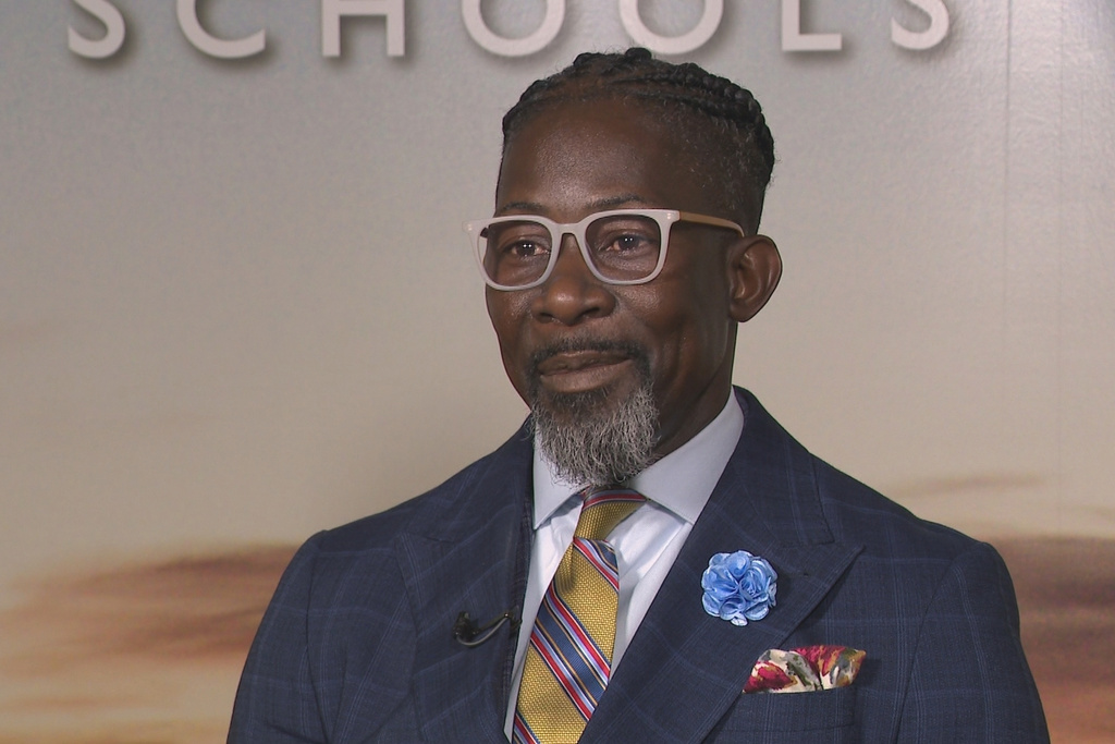 Former Des Moines public schools chief resigns as he fights deportation