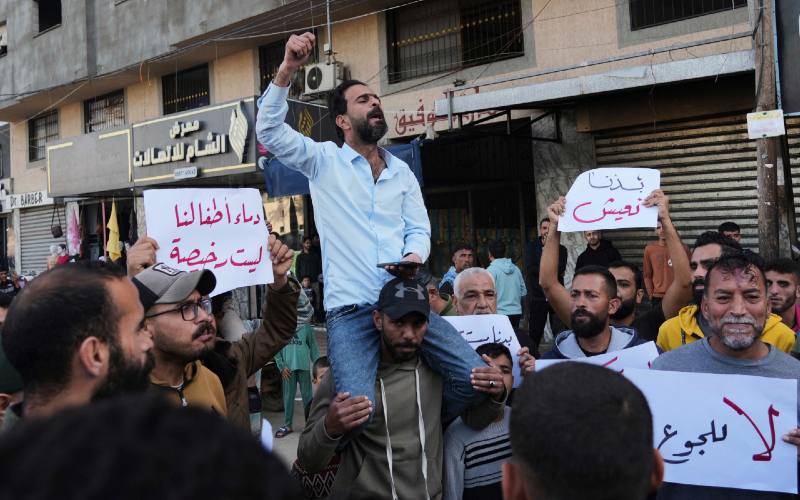 Risking their lives, Palestinians now chanting 'Hamas out!' in the streets