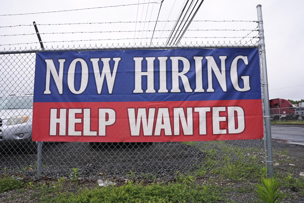 US applications for jobless benefits fall to 227,000 