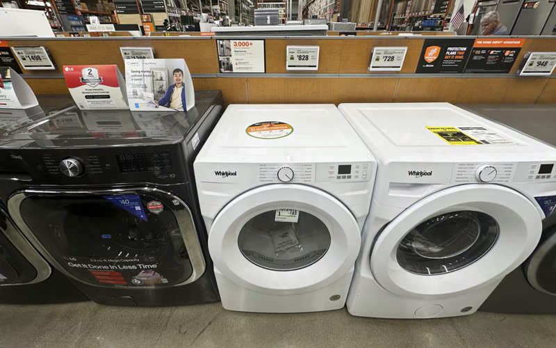 Retail sales rise a solid 0.5% in July from June