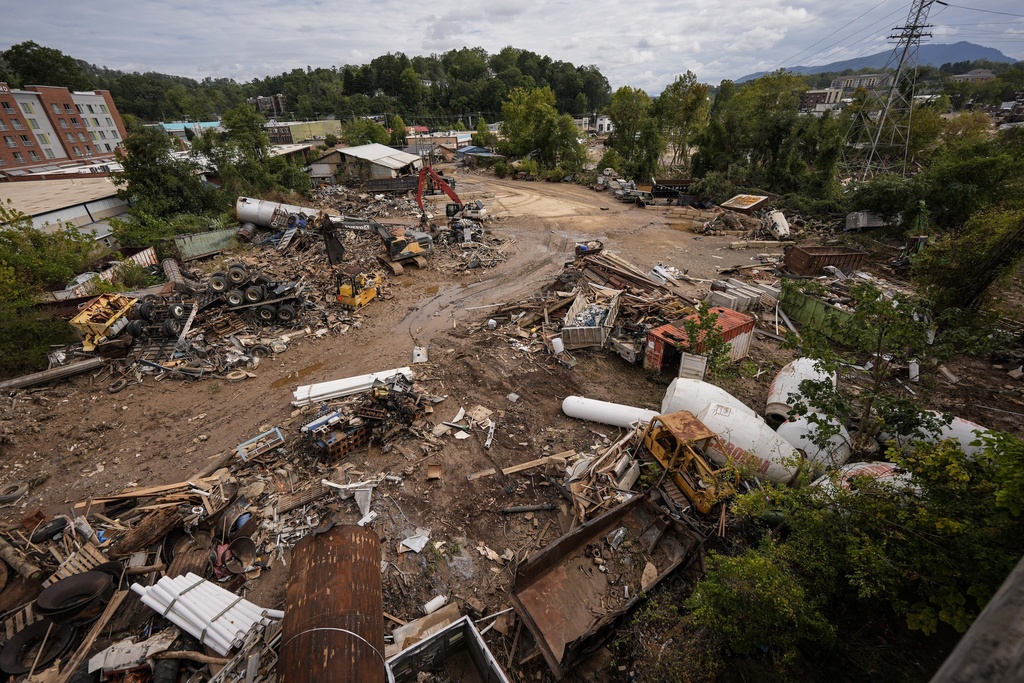 Pennsylvania Amish group helping rebuild Chimney Rock, North Carolina as need remains