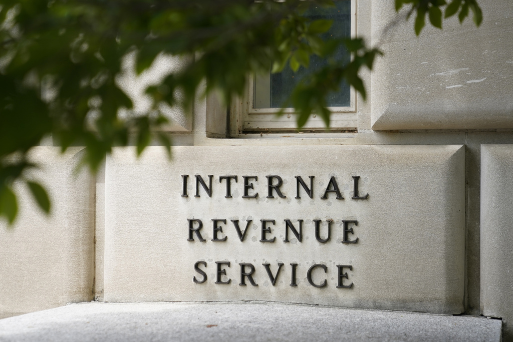 IRS says non-profits should face no restriction against endorsing political candidates