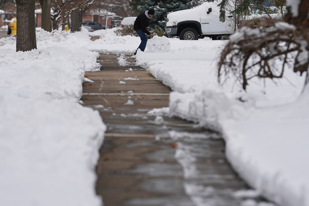 The first big snowstorm of the winter hits the Northeast