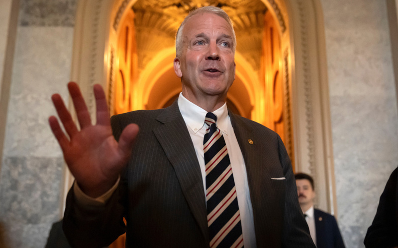 In Alaska primaries, Republican voters will be double-checking the names on the ballot
