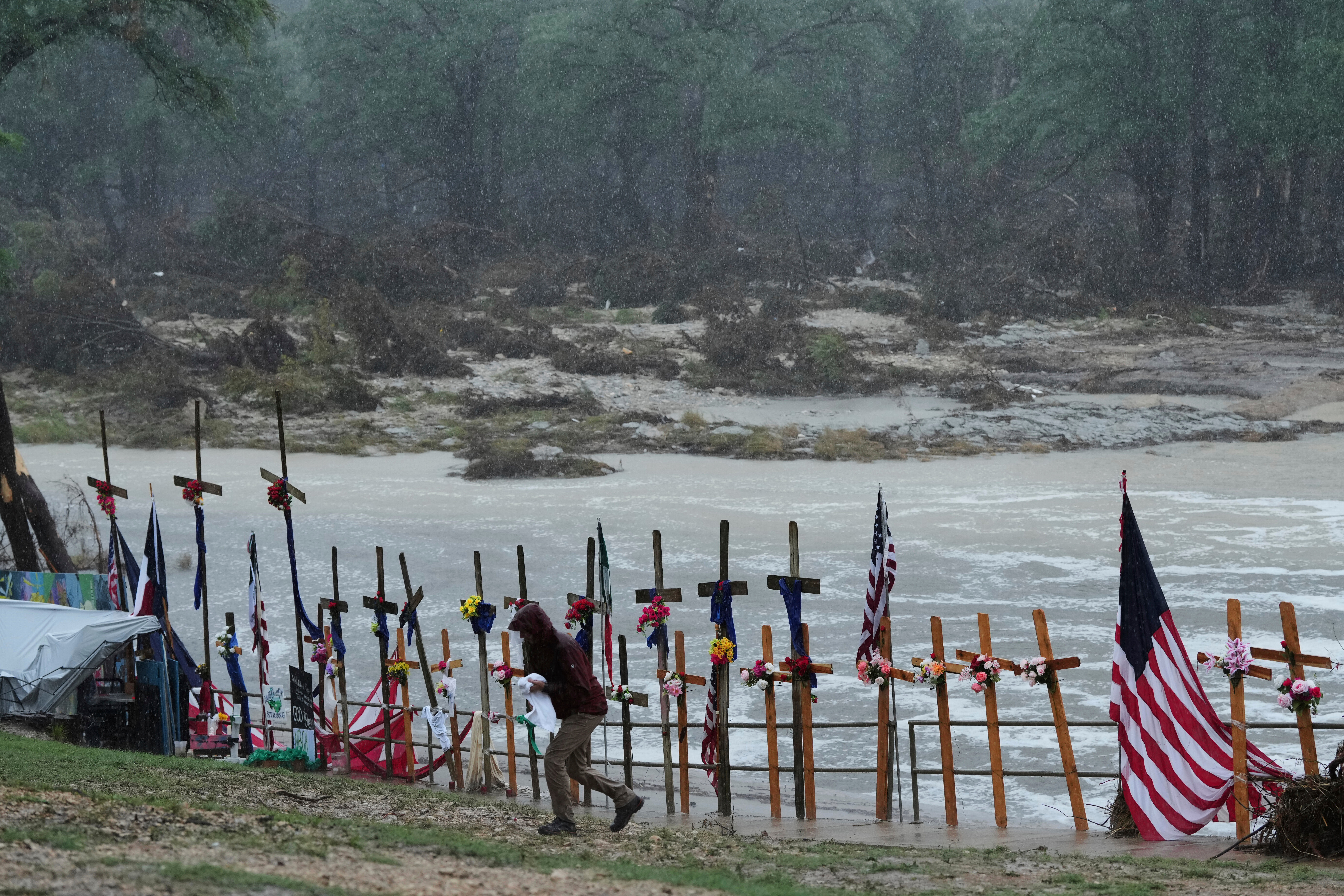 Search for Texas flood victims briefly paused as heavy rains bring new threat of high water