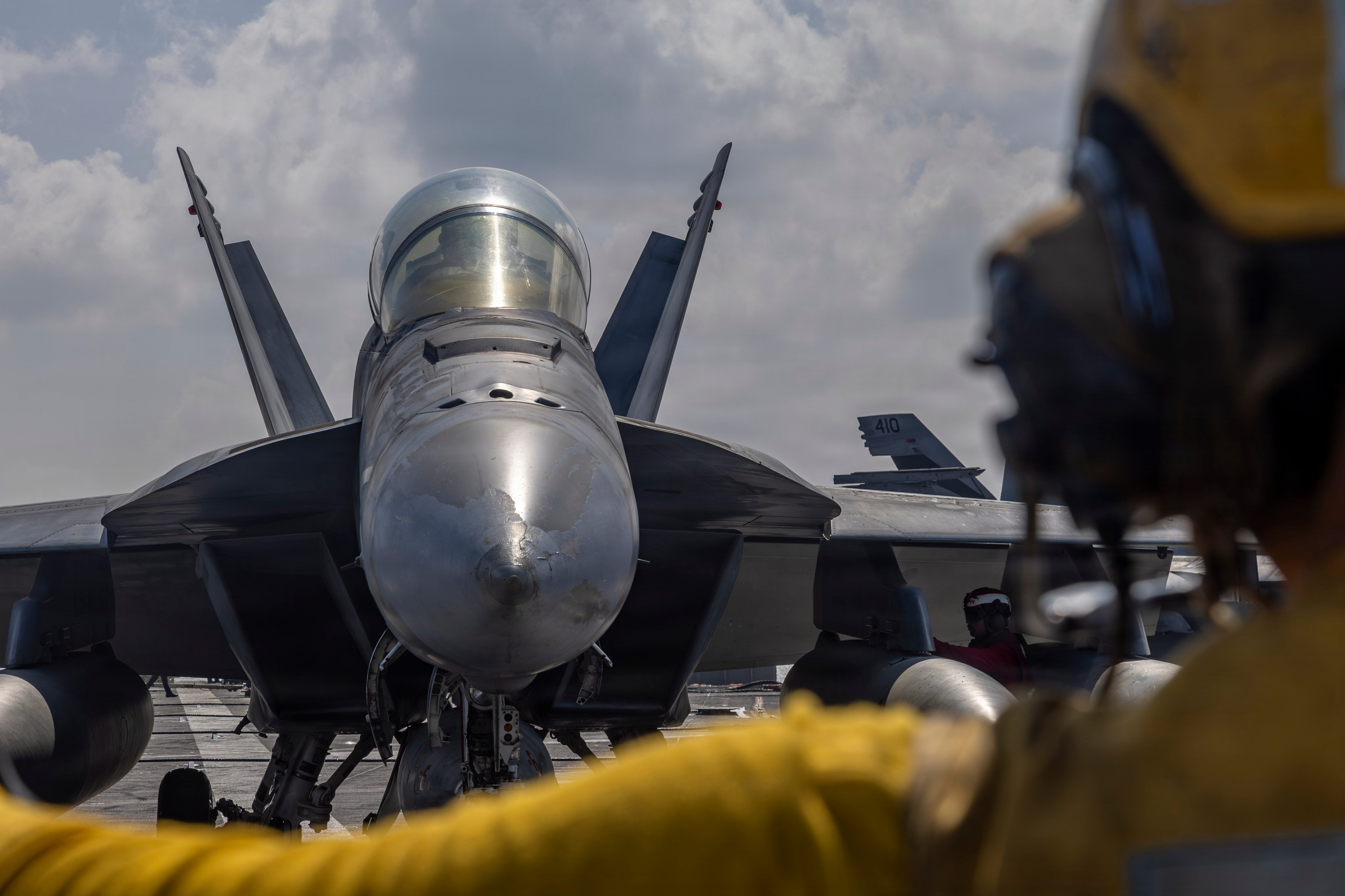 4 crew members eject safely after two Navy jets crash during air show in Idaho