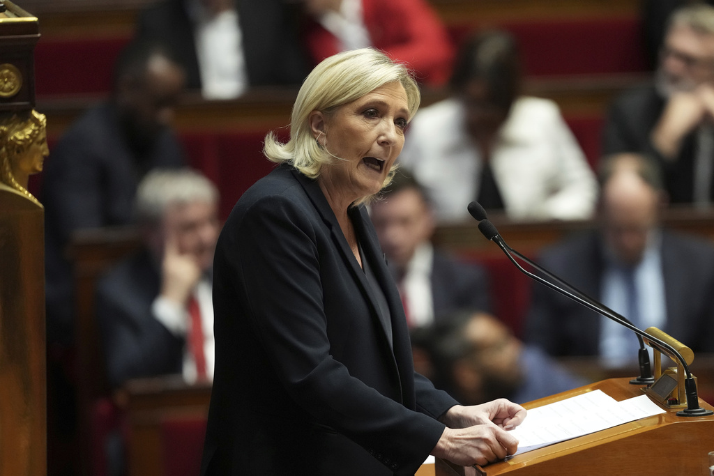 French lawmakers vote to oust prime minister