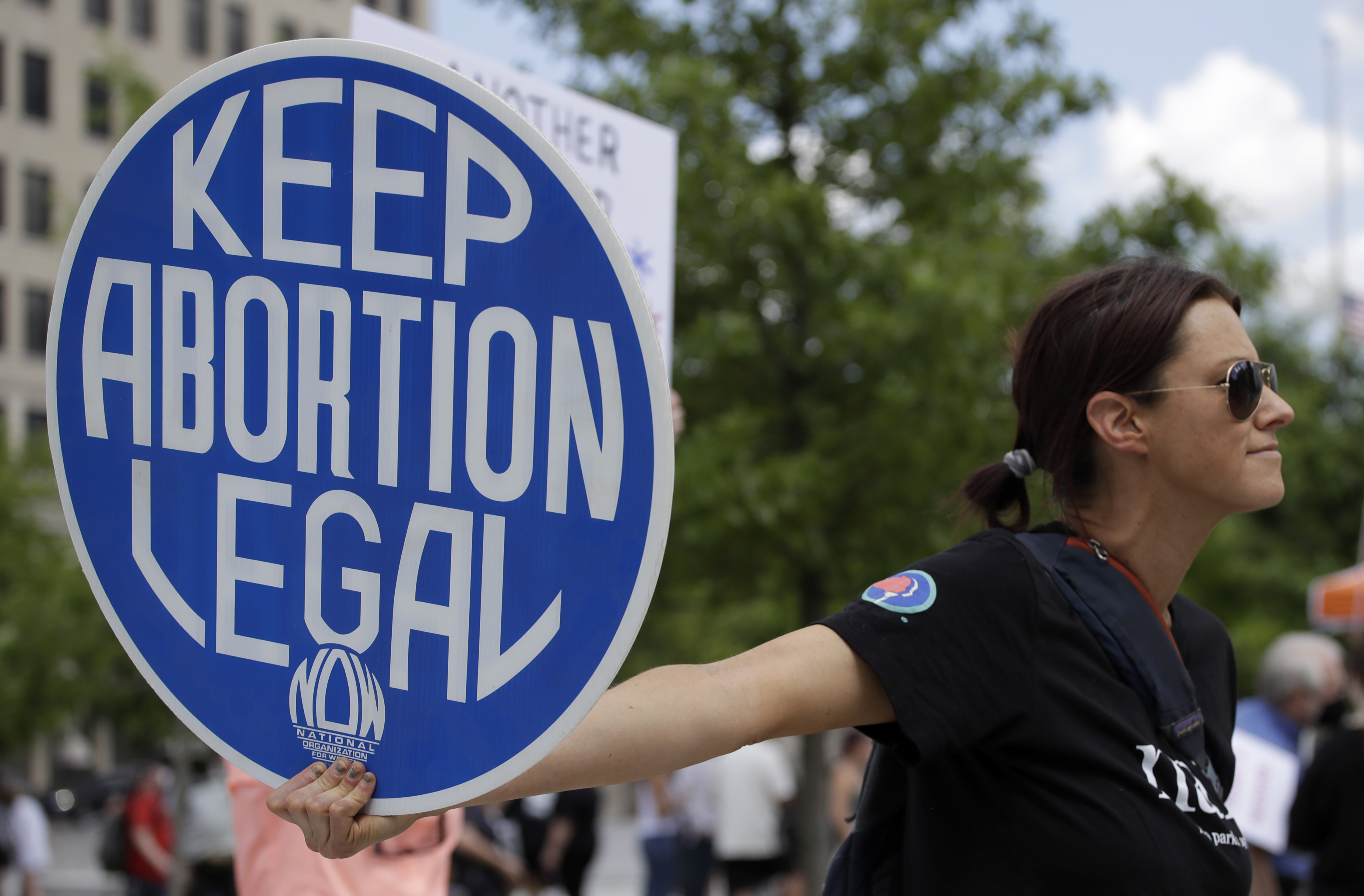 Federal judge temporarily blocks Tennessee's 'abortion trafficking' law