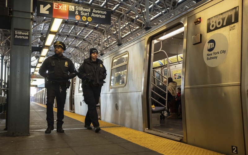 Suspect in New York subway push charged with attempted murder