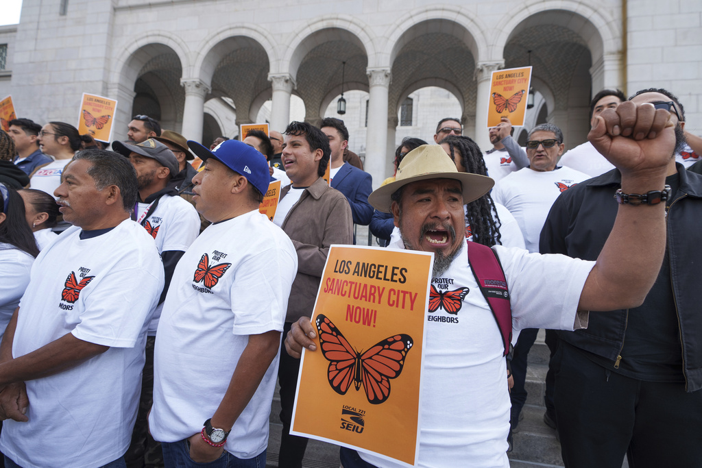 Los Angeles City Council votes to be sanctuary city to fight Trump deportation of illegals