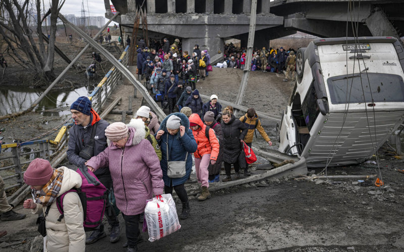 Ukrainian pastor and flock ministering in midst of battle