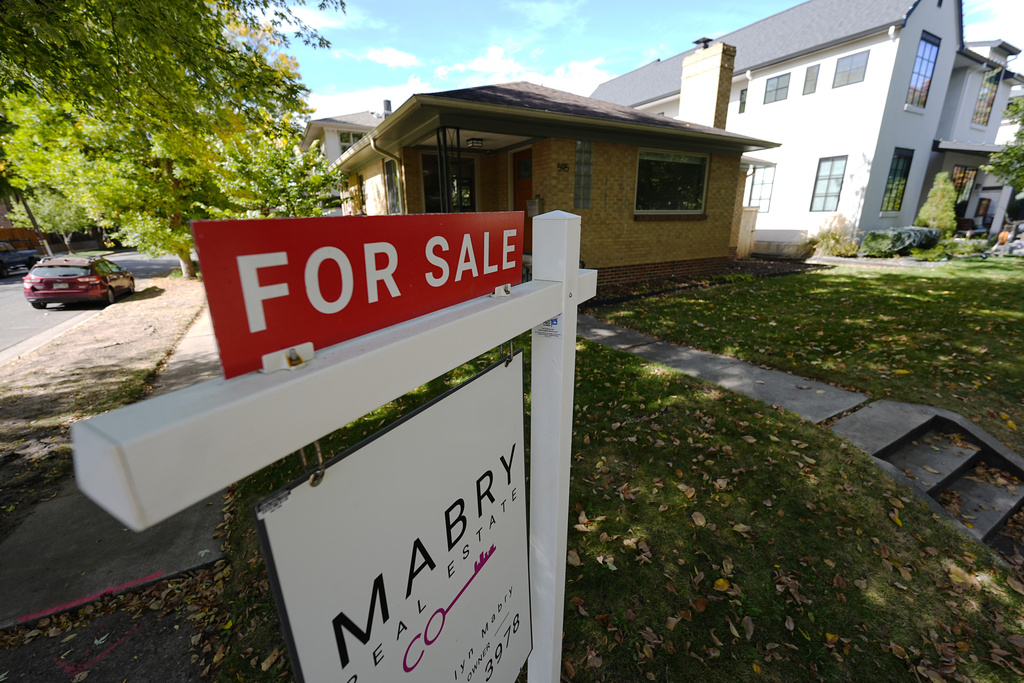 Home sales drop to weakest annual pace in nearly 14 years