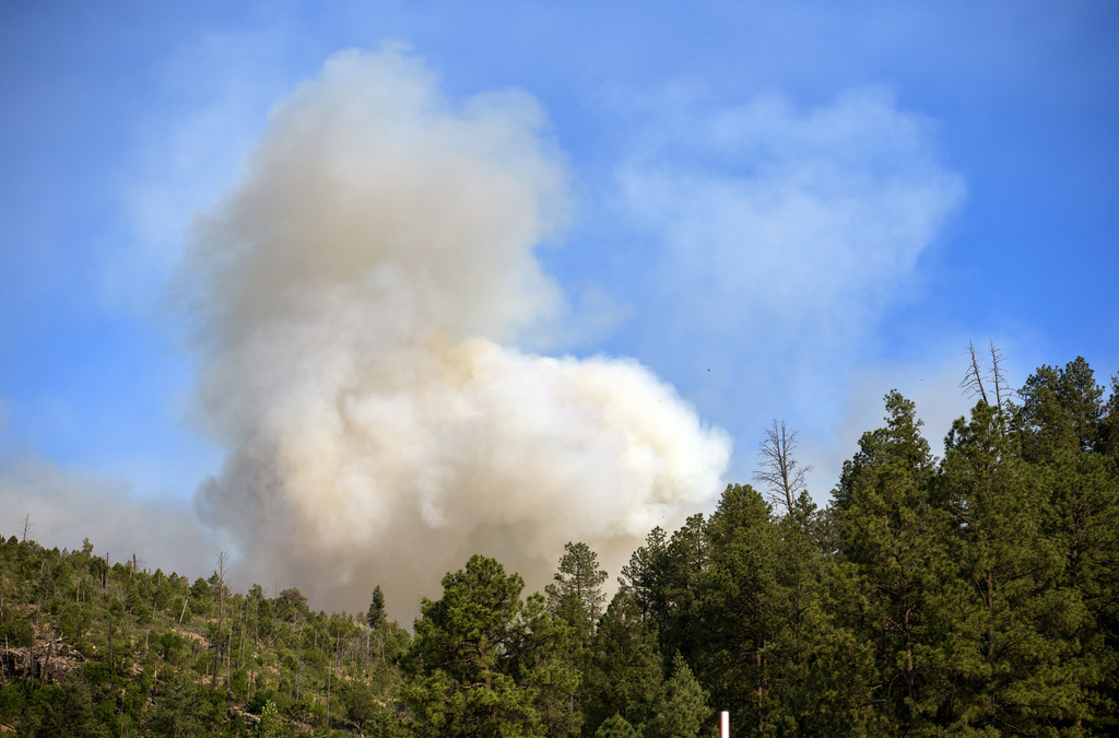 Fire forces evacuation of hundreds of homes in central Colorado