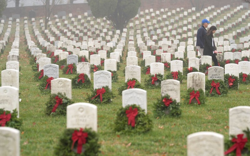 Atheist activist: Behold the 'Christian gang signs' desecrating our veterans